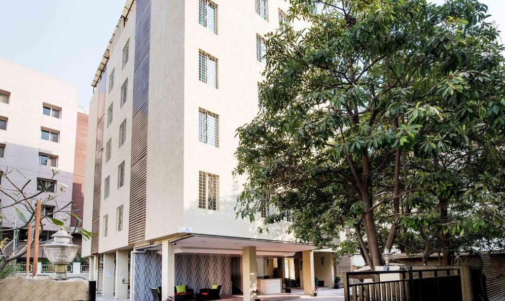 Treebo Iris Suites Pune Bagian luar foto